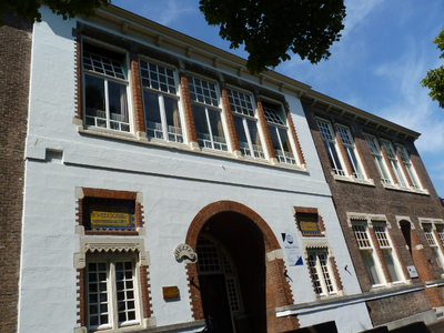838-048 Middelburg. Herengracht 52. Entree van de voormalige Christelijke Kweekschool