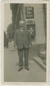 894-12 Benoit Felix Cats (Tilburg 03-12-1866; Laren 26-06-1943), huisarts in Nieuw- en Sint Joosland. Ging in 1910 naar ...