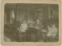 894-15 Benoit Felix Cats (Tilburg 03-12-1866; Laren 26-06-1943), huisarts in Nieuw- en Sint Joosland, met dochter Irma ...
