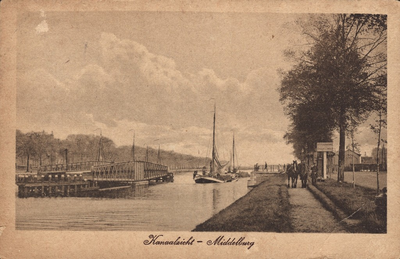 111-164 Kanaalzicht - MiddelburgGezicht op de geopende Stationsbrug te Middelburg met boten en rechts op het jaagpad ...