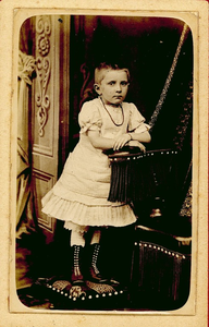 13-1 [1]. Neeltje Adriana van der Burght, [c. 5 jaar], [c. 1880]
