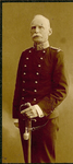 139 Portretfoto van E. Storm van 's-Gravezande, in officiersuniform Arnhem, 1919. 1 foto