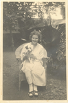 31-8 [8]. Maria Louisa Augusta Wagtho, met hond Bobje in Indië, dec. 1920