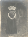 31-9 [9]. Helena Christina Wagtho in streekdracht van Middelburgambacht, Middelburg, 1919