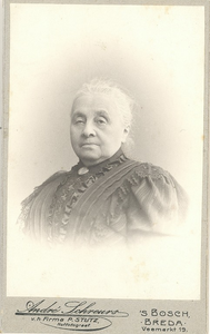 44-2 [2]. Adriana Lumina Kolff-Heerma van Voss, moeder van Jacoba Johanna Kolff 's-Hertogenbosch/Breda, [c. 1860-1890]
