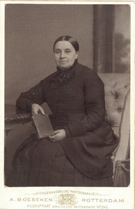 44-3 [3]. Adriana Lumina Kolff-Heerma van Voss, moeder van Jacoba Johanna Kolff Rotterdam, [c. 1860-1890]