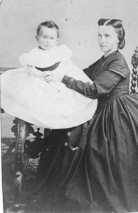 46-21 [21]. Maria Louisa Augusta Wagtho-Witte Eechout met dochter Maria Cornelia Wagtho