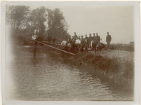 75-27 [27]. Oefening over het water, juni 1913