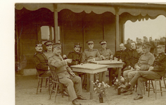 75-31 [31]. Officieren fort 'Diefdijk', Leerdam. A. Piron, commandant, 1915
