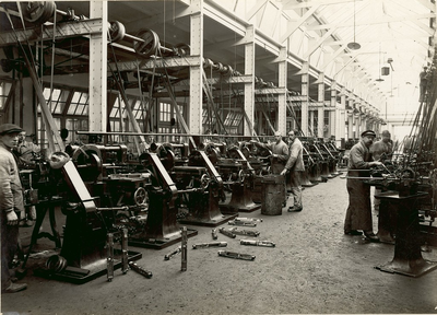 91-5 [5]. Fabriekshal te Zaandam, [c. 1939]