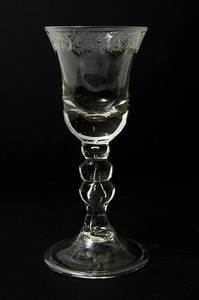 WS3620 Drinkglas met klassieke balusterstam en radgravure: (decor van franjeslijpsel)