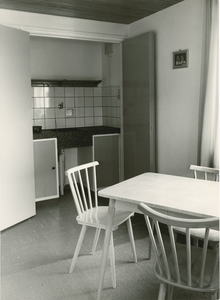 1095-4 Kamer met keukenblok in de Christelijke Kleuterschool 'De Kleuterschelp', Schuitvlotstraat 10 te Biggekerke, ...