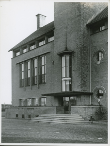 109-3 Ingang kantoor Provinciale Zeeuwsche Electriciteitsmaatschappij (PZEM), Poelendaelesingel 10 te Middelburg, ...