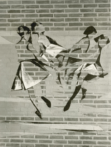 1112-8 Kunstwerk op de muur in de gang van de Christelijke en Openbare Lagere School te Domburg, ontworpen door ...