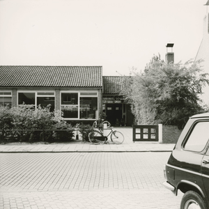 1232-3 Christelijke lagere school 'Immanuel school', Tramstraat 36 te Koudekerke, ontworpen door architect A. ...