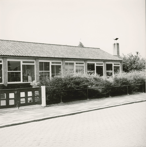 1232-4 Christelijke lagere school 'Immanuel school', Tramstraat 36 te Koudekerke, ontworpen door architect A. ...