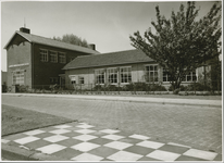 127-2 Landbouwhuishoudschool 'de Leeuwtjes' aan de Leeuwenlaan te Terneuzen, ontworpen door architect A. Rothuizen, in ...