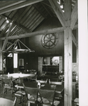 1419-6 Zaal in café-restaurant Delta Marina, Veerdam 3 te Kortgene, ontworpen door architect P.J. 't Hooft