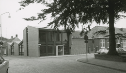 1913-1 Kantoor van de Raiffeisenbank te Yerseke, na de verbouwing, ontworpen door architect J.D. Poley, in opdracht van ...