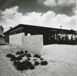 1965-2 Openbare Bibliotheek, Bootstraat 2 te Aardenburg, ontworpen door architect P.C. Dekker, in opdracht van de ...