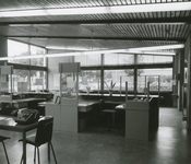 1970-5 Loketten in het postkantoor, Burg. Stemerdinglaan te Oost-Souburg, ontworpen door architect J.D. Poley, in ...