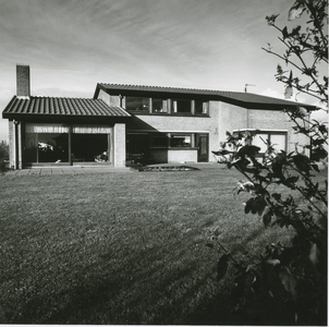 2351-5 Woning van de heer Stegink, verbouwd naar ontwerp van architect P.C. Dekker