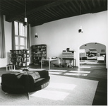 2377-2 Muziekbibliotheek in de Kloveniersdoelen te Middelburg, heringericht door architect P.C. Dekker, in opdracht van ...