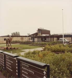 2400-51 Psychiatrisch Ziekenhuis Zeeland, Oostmolenweg 101 te Kloetinge, ontworpen door de architecten Houst en C.J. ...