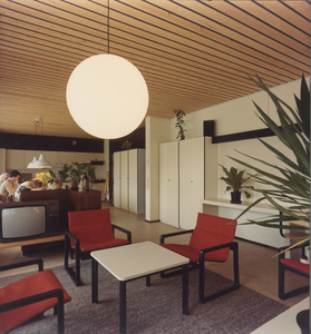 2400-83 Ruimte in Psychiatrisch Ziekenhuis Zeeland, Oostmolenweg 101 te Kloetinge, ontworpen door de architecten Houst ...