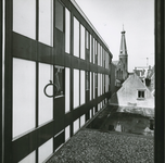 2465-4 Achterzijde bejaardentehuis Groenmarkt 8 te Gorinchem ontworpen door architect J.D. Poley in opdracht van ...