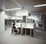2920-40 Zeeuwse Bibliotheek, Kousteensedijk 7 te Middelburg, ontworpen door architect P.C. Dekker