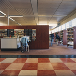 2920-44 Interieur begane grond in de Zeeuwse Bibliotheek, Kousteensedijk 7 te Middelburg, aangepast naar ontwerp van ...