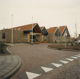 3072-1 Gemeentehuis van de Gemeente Mariekerke, Dorpsstraat 3 te Meliskerke, ontworpen door architect P.C. Dekker, in ...