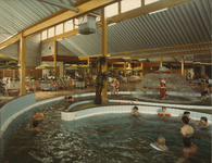 3187-7 Zwembad in recreatiecentrum De Roompot, Mariapolderseweg 1 te Wissenkerke, ontworpen door architect C.J. ...