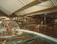 3187-8 Zwembad in recreatiecentrum De Roompot, Mariapolderseweg 1 te Wissenkerke, ontworpen door architect C.J. ...