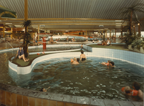 3187-9 Zwembad in recreatiecentrum De Roompot, Mariapolderseweg 1 te Wissenkerke, ontworpen door architect C.J. ...
