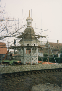 3673-3 De lantaarn van de toren van de Nederlandse Hervormde kerk te Sint Maartensdijk, tijdens de restauratie onder ...