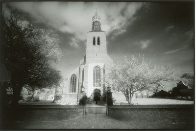 3673-4 De Nederlandse Hervormde kerk te Sint Maartensdijk, na de restauratie onder leiding van architectenbureau ...