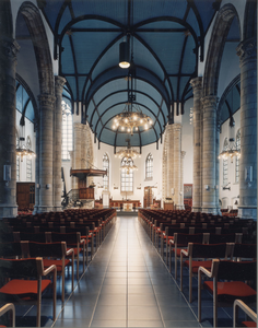 3769-2 Interieur Sint Jacobskerk te Vlissingen, na de herinrichting, onder leiding van architectenbureau Rothuizen van ...