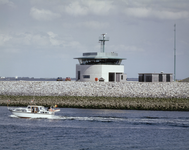 3800-15 Verkeerspost Rijkswaterstaat aan de oostelijke havendam van het kanaal door Zuid-Beveland, ontwerpen door de ...