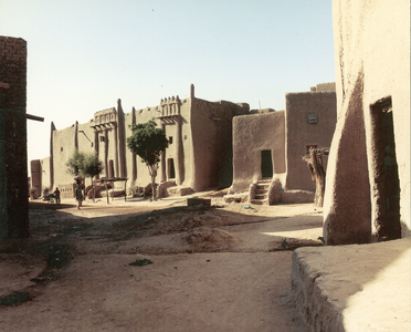 5304-1 Gerestaureerde kleiwoningen in Djenné, Mali, door architect P.C.M. Maas