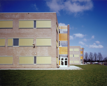 5526-1 Schoolgebouw ROC Westerschelde, Vlietstraat 11a te Terneuzen, ontworpen door architect B. Westenburger