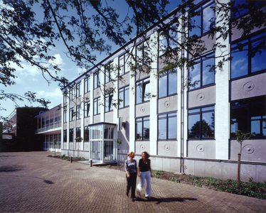 5704-1 Kantoor van Innovatiecentrum Syntens te Vlissingen, ontworpen door architect B. Westenburger