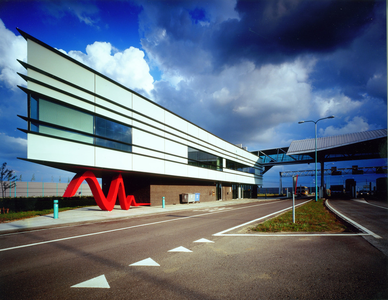 5872-1 Kantoor en tolpoorten op het Tolplein van de Westerscheldetunnel, ontworpen door RDH Architecten