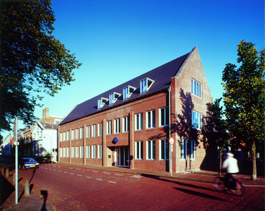 5878-1 Politiebureau aan Kerkhof 5 te Zierikzee, verbouwd naar ontwerp door RDH Architecten
