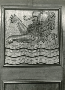 624-5 Eiken reliëfpaneel voorstellende het wapen van Zeeland, vervaardigd door beeldhouwer Pieter Starreveld uit ...