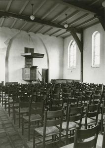 632-3 Interieur van de Nederlandse Hervormde kerk te Kattendijke, gerestaureerd door architectenbureau Rothuizen 't Hooft