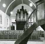 826-14 Interieur van de Nederlandse Hervormde kerk te 's-Gravenpolder, na de restauratie onder leiding van ...