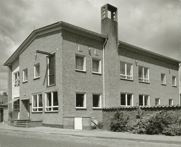 983-2 Knooppunt telefooncentrale te Oostburg, ontworpen door architect P.J. 't Hooft in opdracht van PTT Nederland