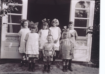 11-1337 Kleinkinderen van Hendrik Blok en [?] Jacob. Op de foto staat vermeld: 25 juni 1924, 5 uur zomertijd, helder
